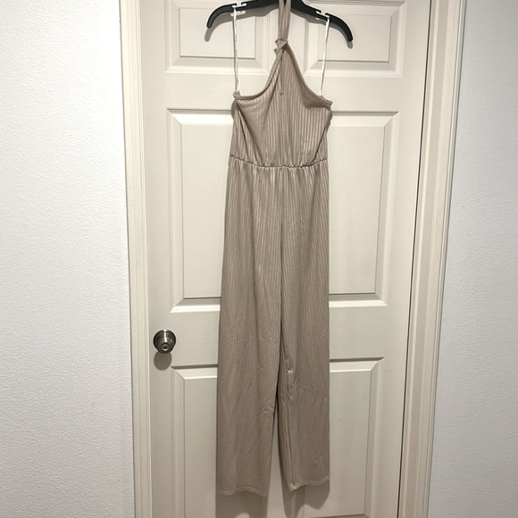 Beige keyhole choker halter pant jumpsuit - Picture 1 of 10